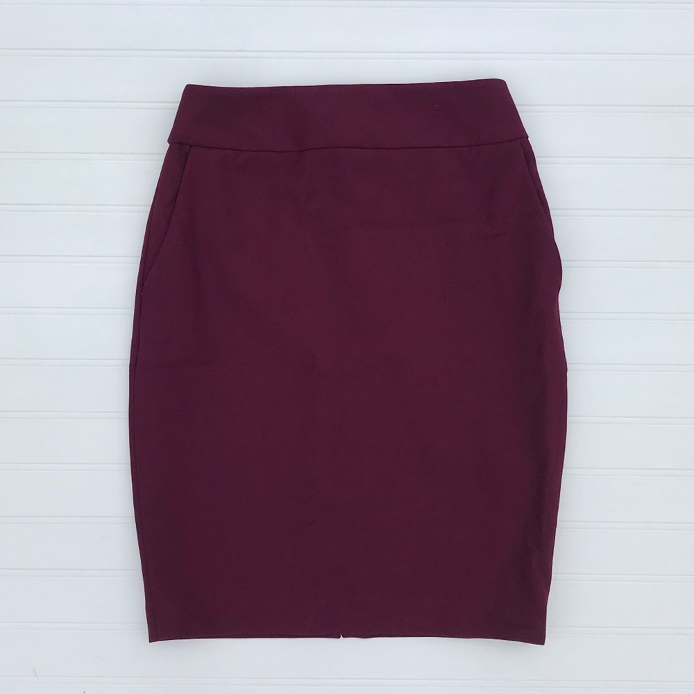 Maroon skirt with pockets💁🏽‍♀️